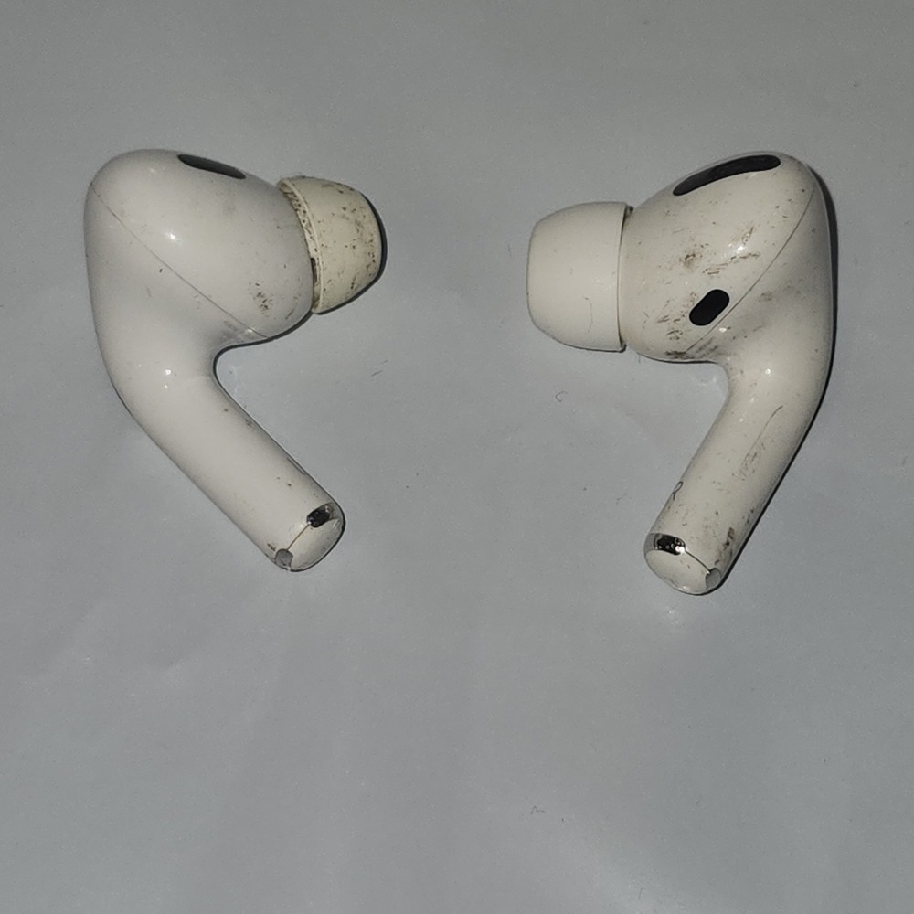 Apple AirPods Pro 2nd Gen  W/ Magsafe Wireless Earbuds Noise Cancelling A2968